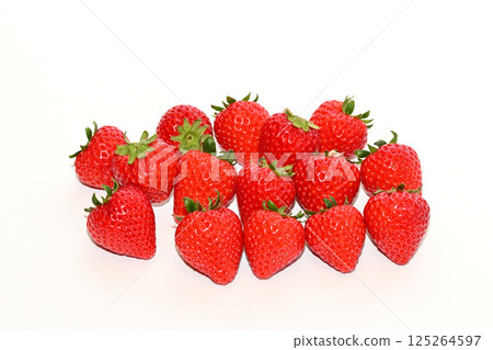 香甜可口的草莓（埼玉縣產的阿瑪蘭） 125264597