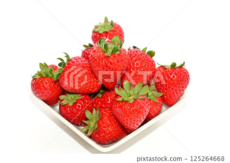 Sweet and delicious strawberries (Amaran from Saitama Prefecture) 125264668