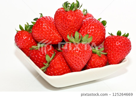 Sweet and delicious strawberries (Amaran from Saitama Prefecture) 125264669