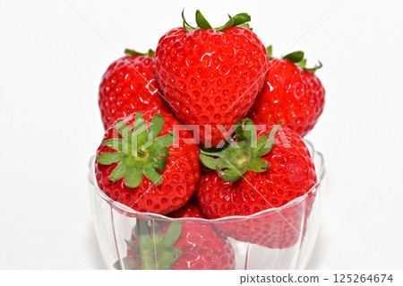 香甜可口的草莓(埼玉縣產的阿瑪蘭) 香甜可口的草莓(埼玉縣產的阿瑪蘭) 125264674