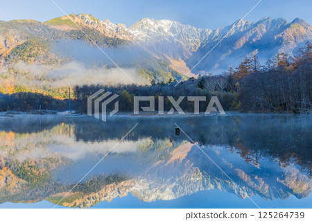 Late autumn at Kamikochi, one of Japan's leading mountain resorts: Taisho Pond and the Hotaka mountain range 125264739