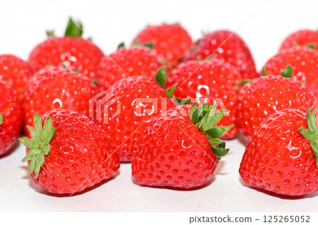 香甜可口的草莓（埼玉縣產的阿瑪蘭） 125265052