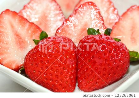 Sweet and delicious strawberries (Amaran from Saitama Prefecture) Sweet and delicious strawberries (Amaran from Saitama Prefecture) 125265061