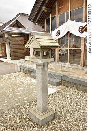 拍攝北海道函館市春天的龜田龍神社 125265130