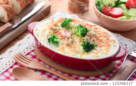Golden baked gratin 125266117