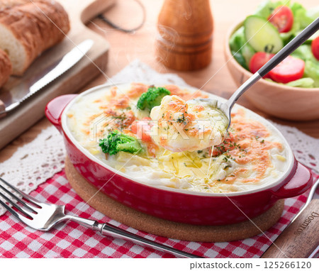 Golden baked gratin Golden baked gratin 125266120