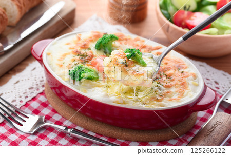 Golden baked gratin Golden baked gratin 125266122