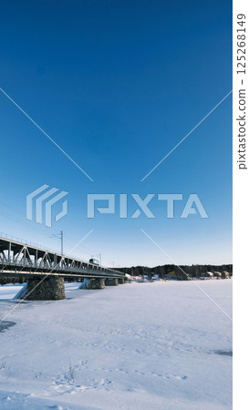 羅瓦涅米的鐵路橋 125268149