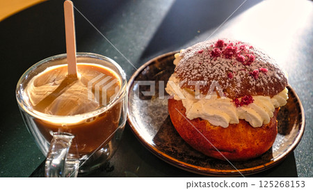 Raspberry bread with lots of whipped cream 125268153