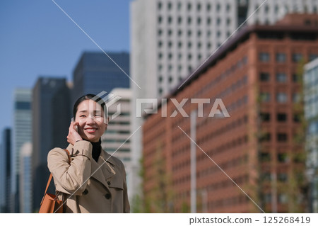 Smiling businesswoman talking on smartphone Smiling businesswoman talking on smartphone 125268419