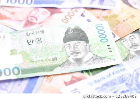 韓國貨幣、韓元紙幣 125269402