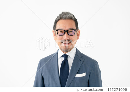 西裝革履的男士 125271096