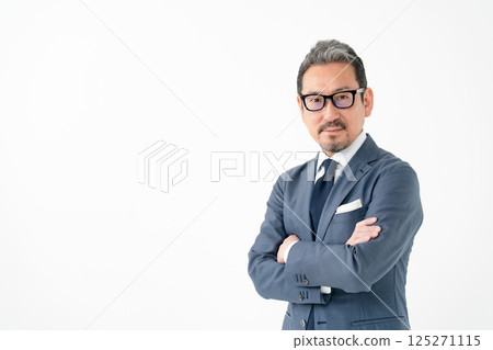 西裝革履的男士 125271115
