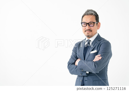 西裝革履的男士 125271116