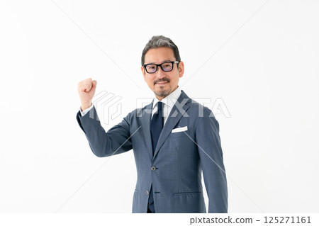 西裝革履、做生意、揮拳的男人 125271161