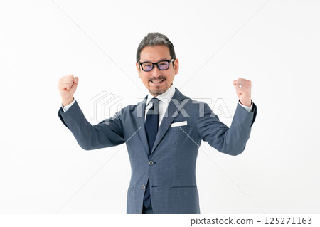 西裝革履、做生意、揮拳的男人 125271163