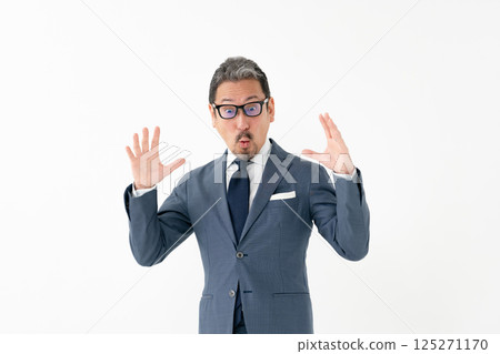 西裝革履的男人，做生意，很驚訝 125271170