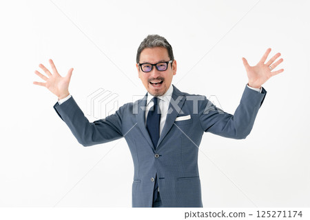 西裝革履的男人，做生意，很驚訝 125271174