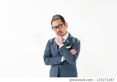 西裝革履的男人，生意興隆，憂心忡忡 125271267