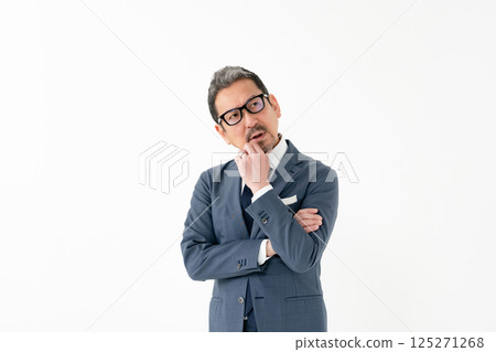 西裝革履的男人，生意興隆，憂心忡忡 125271268