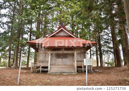 拍攝北海道北斗市春天的風月稻荷神社 125271730