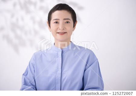 short middle women 125272007