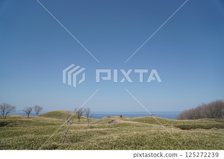 The sea and blue sky seen from the Shiretoko Five Lakes The sea and blue sky seen from the Shiretoko Five Lakes 125272239