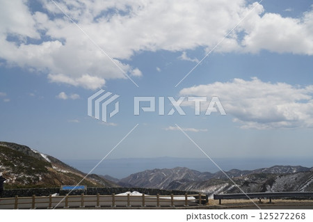 從知床嶺眺望的山與海 125272268