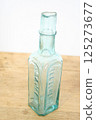 帶有浮雕字母的復古藥瓶 125273677