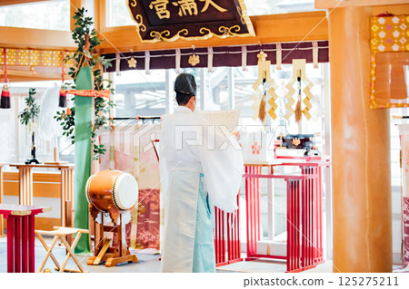 Praying at the shrine 125275211