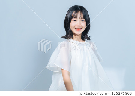Girl portrait 125275806