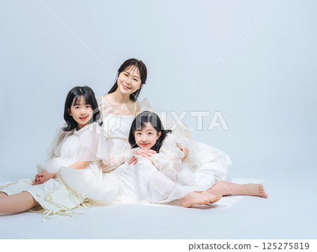 Mother and daughter portrait Mother and daughter portrait 125275819