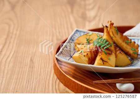 烤竹筍佐激酶葉 |春季日本料理 125276587