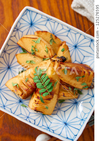 烤竹筍佐激酶葉 |春季日本料理 烤竹筍佐激酶葉 |春季日本料理 125276595