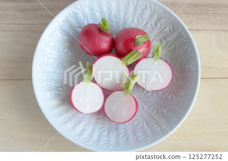 Radishes in a white plate 125277252