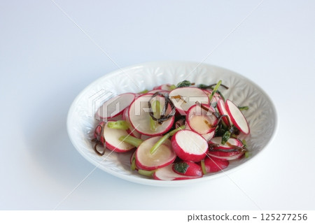 Lightly pickled radishes Lightly pickled radishes 125277256