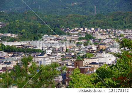 從愛媛縣四國中央市城山公園眺望嘉部町 125278152