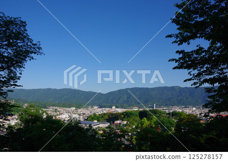 從愛媛縣四國中央市城山公園眺望上分町和鳳王山脈 從愛媛縣四國中央市城山公園眺望上分町和鳳王山脈 125278157