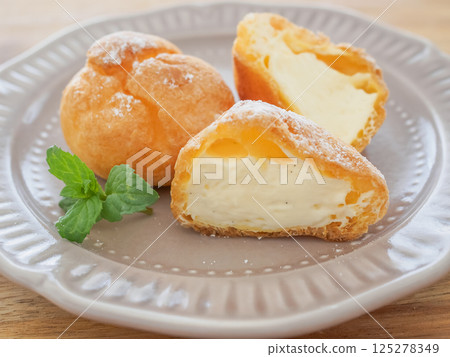 Puff on the dish Puff on the dish 125278349