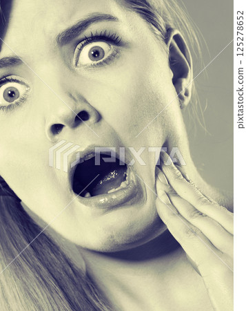 Woman suffering from tooth pain 125278652