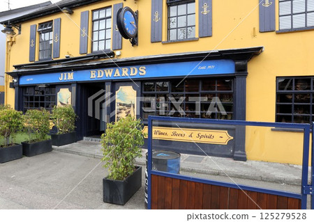 Old town of Kinsale, Ireland 125279528