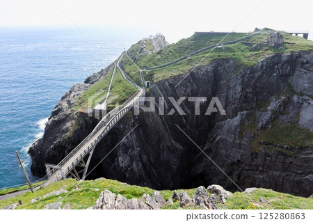 通往愛爾蘭米森半島米森角的橋樑 通往愛爾蘭米森半島米森角的橋樑 125280863