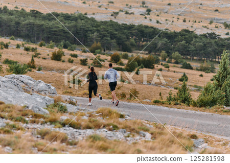 A Couple's Energizing Morning Run in the Mountains 125281598