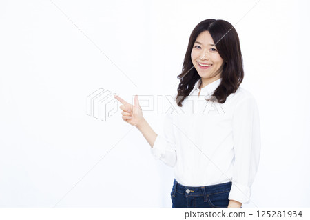 woman pointing finger woman pointing finger 125281934