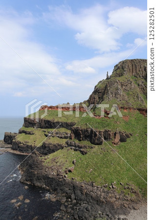 Northern Ireland, Giant's Causeway, Devil's Middle Finger 125282501