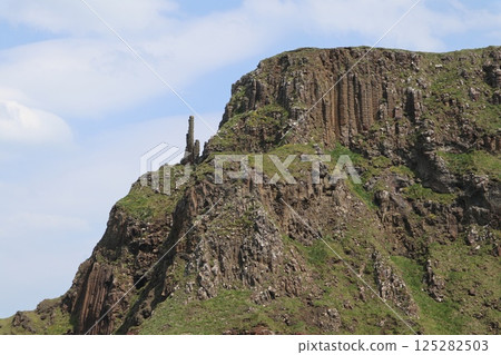 Giant's Causeway, Devil's Middle Finger, Northern Ireland 125282503