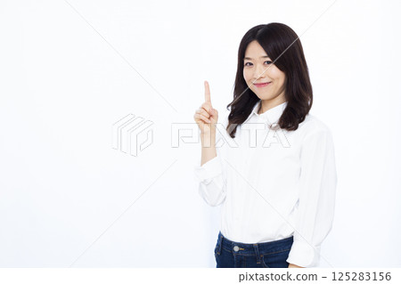 woman pointing finger 125283156