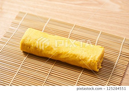 Freshly baked egg roll 125284551