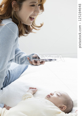 Taking a photo of a sleeping baby with your smartphone Taking a photo of a sleeping baby with your smartphone 125284648
