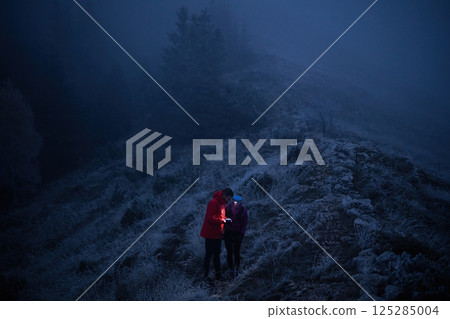 Night Trail Running in the Mountains Night Trail Running in the Mountains 125285004